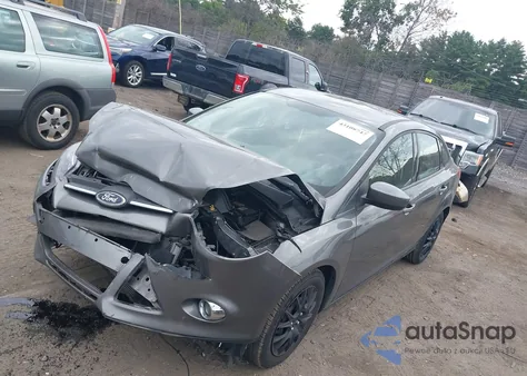 2012 Ford Focus Se z USA, uszkodzony, nr VIN 1FAHP3F22CL418965